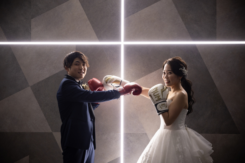 ここで殴り合いはやめて下さい。