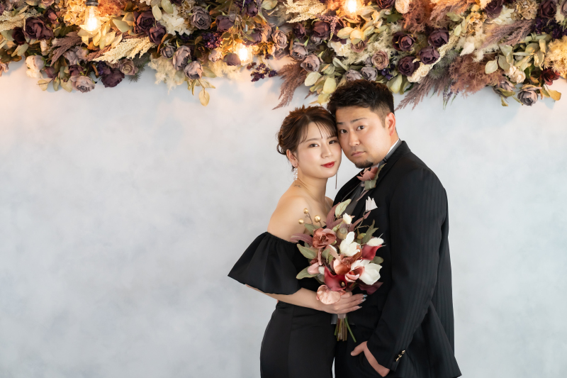 別のスタジオはドライフラワーに電球も