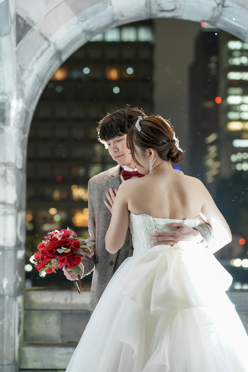 ブーケに目線を落としての撮影