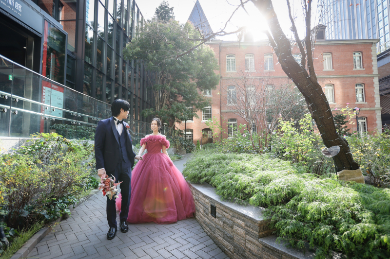 緑いっぱいの道沿いで