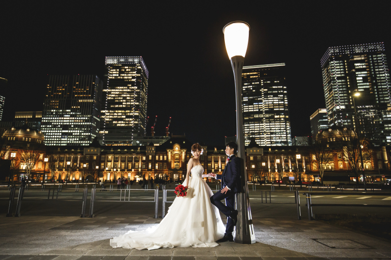 夜景を背にして