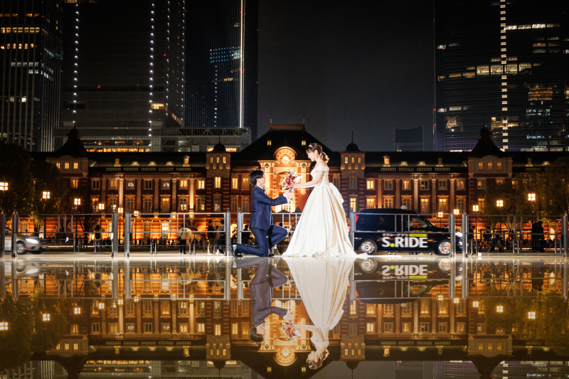 夜の東京駅に向き合うふたりの静けさ