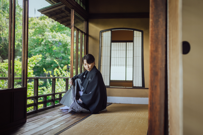畳に映える黒紋付