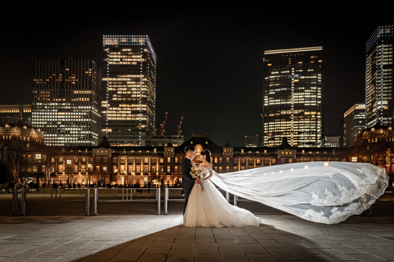 東京駅舎前にて