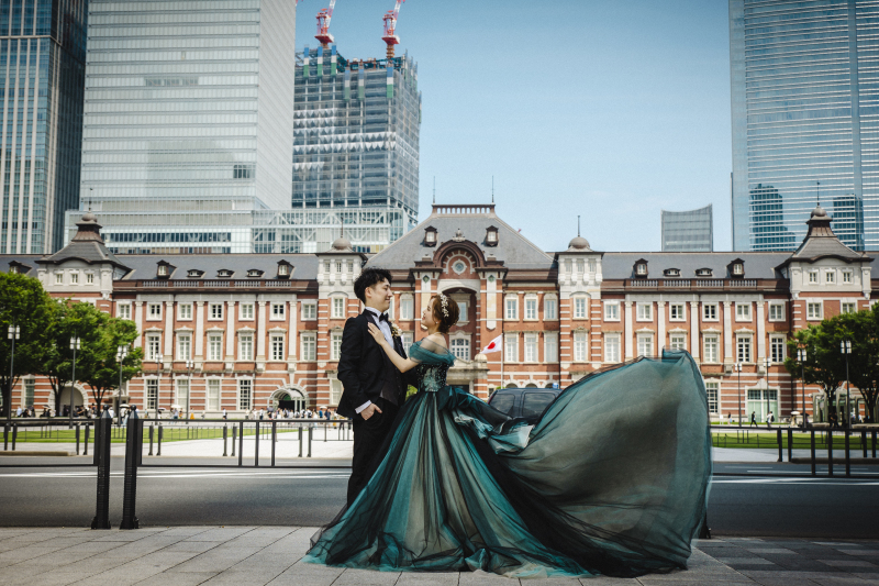 ドレスをフワッと