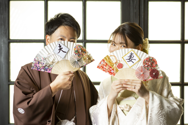 扇子からチラリ