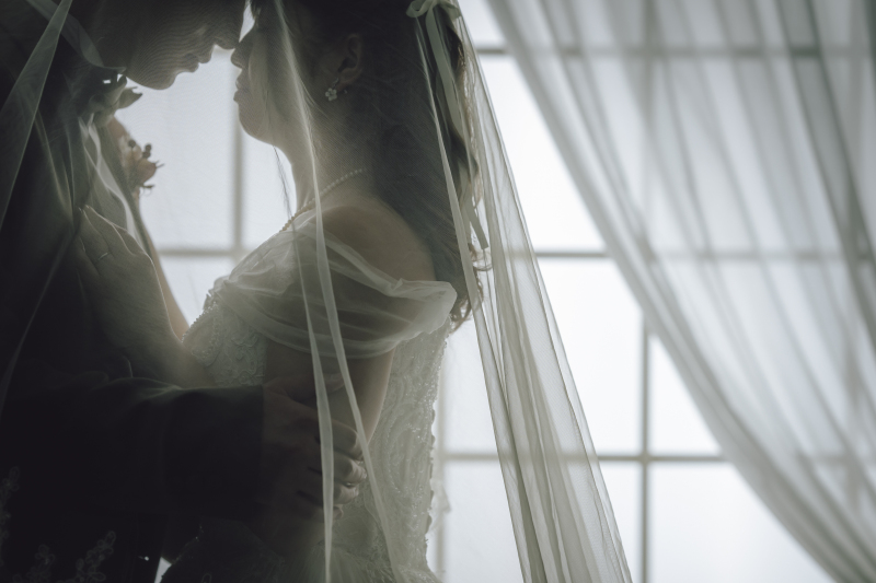 ベールに覆われて...