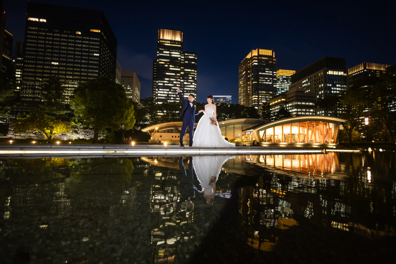 スタバとビル群を背景にリフレクション♪