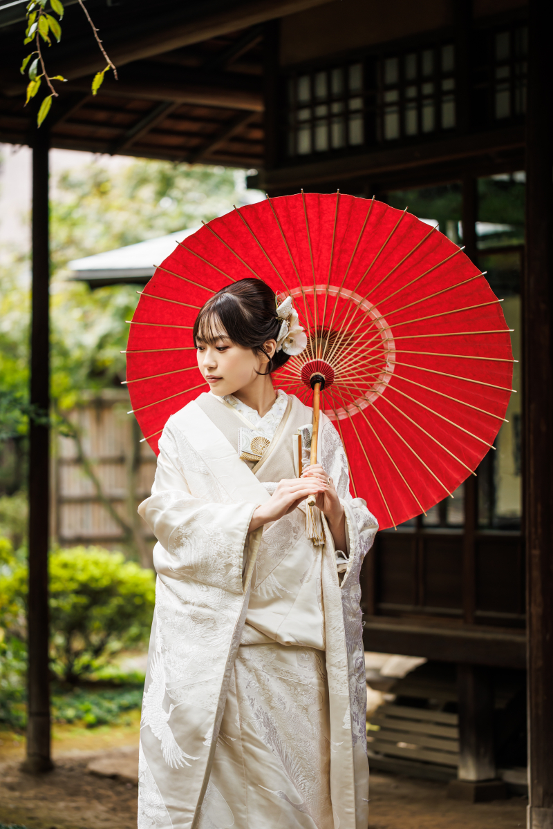 伏し目に宿る穏やかさ