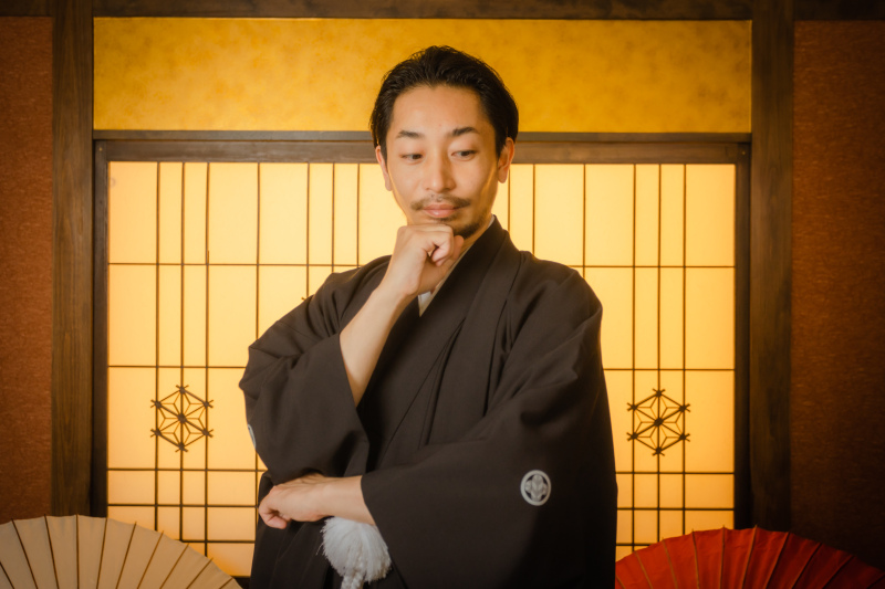 凛とした表情の新郎ソロショット