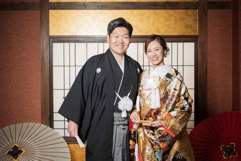 紋付袴と色打掛の穏やかな表情