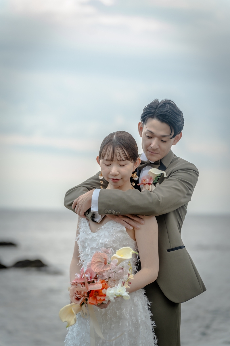 腕を回して距離が縮まる瞬間