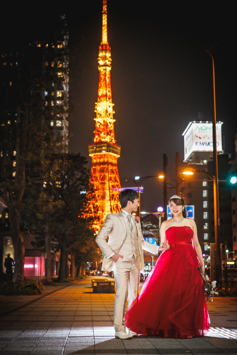 東京タワーの赤に負けないカラードレス!