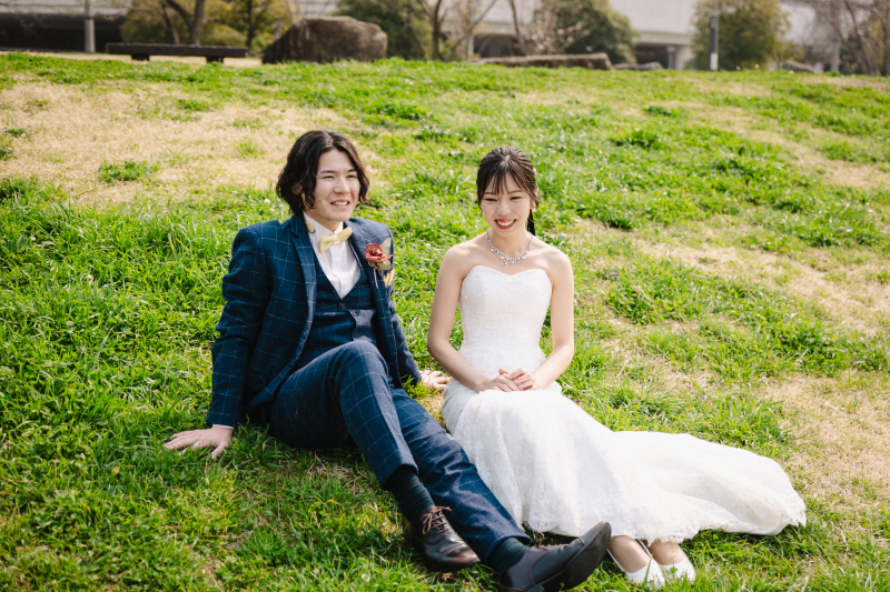 芝生でのんびりデート