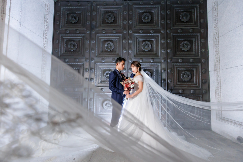 ベールに包まれて