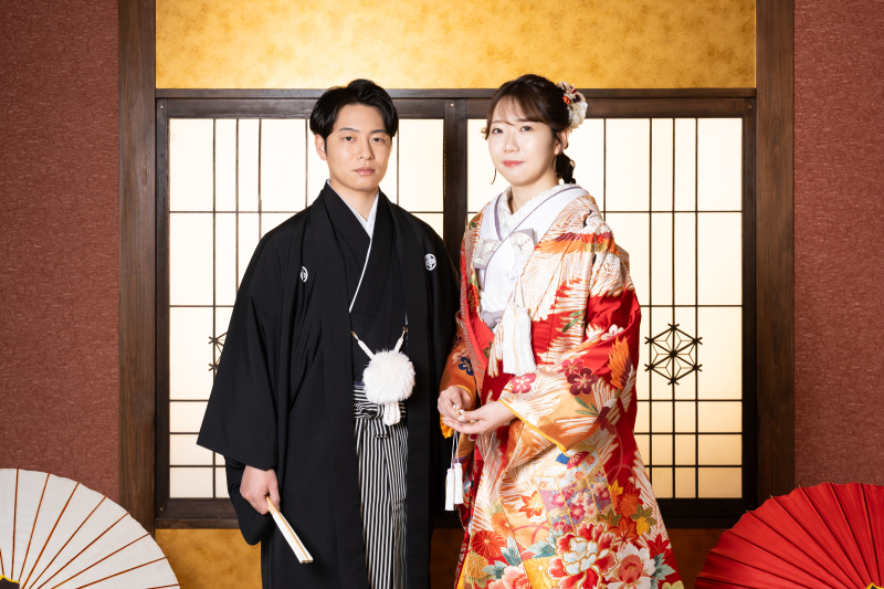 静けさを纏う和装の端正な佇まい