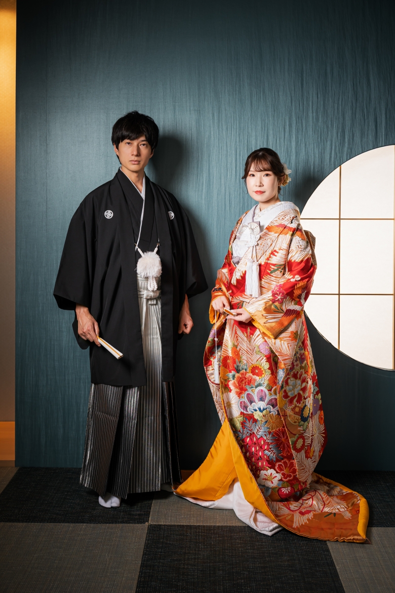 並んだ距離がちょうどいい和装のお二人