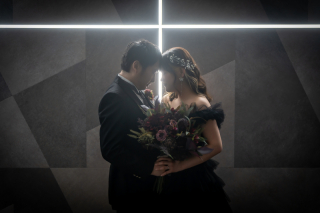 夕方からの特別な時間をふたりで。洋装スタジオ前撮りプラン〈新郎ヘアメイク付き〉