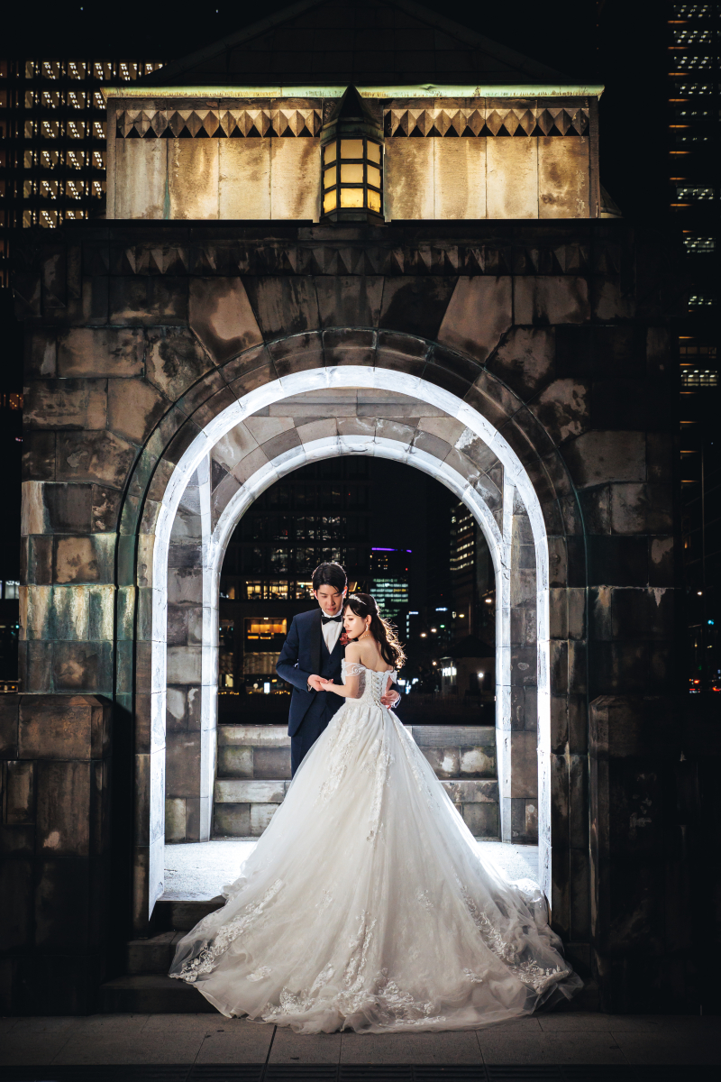 上部の明かりが演出