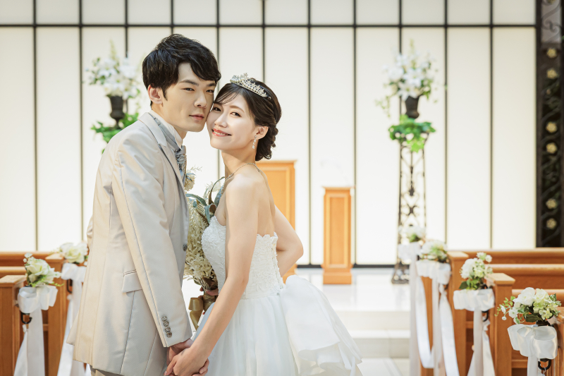 振り向く笑顔に触れる手のぬくもり