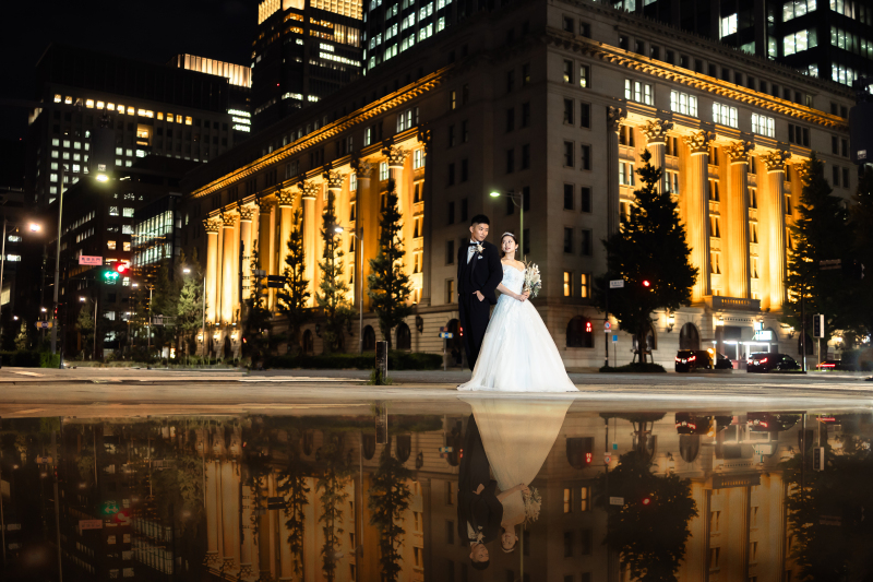 明治安田生命館を全体に入れてリフレクション。