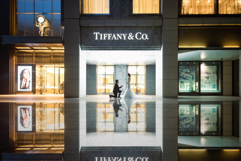 ブランドショップ前