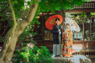 新婦様のみ2着の和装掛け替えで彩る、旧安田楠雄邸邸宅前撮りプラン