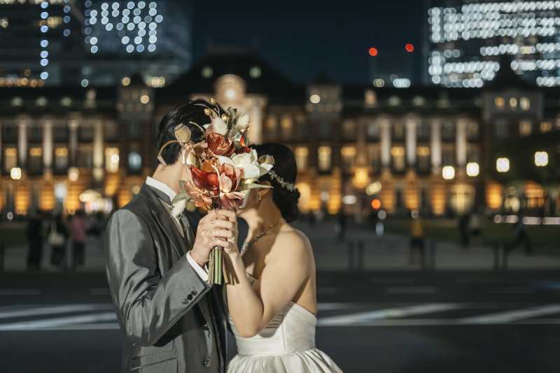 ブーケに隠れて