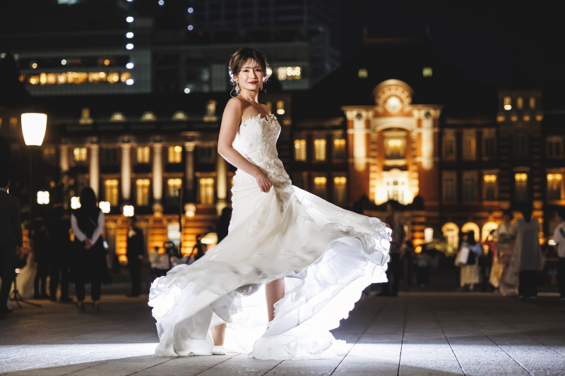 ドレスを回して動きのあるショット