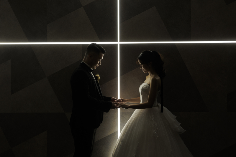 手と手を取り合って