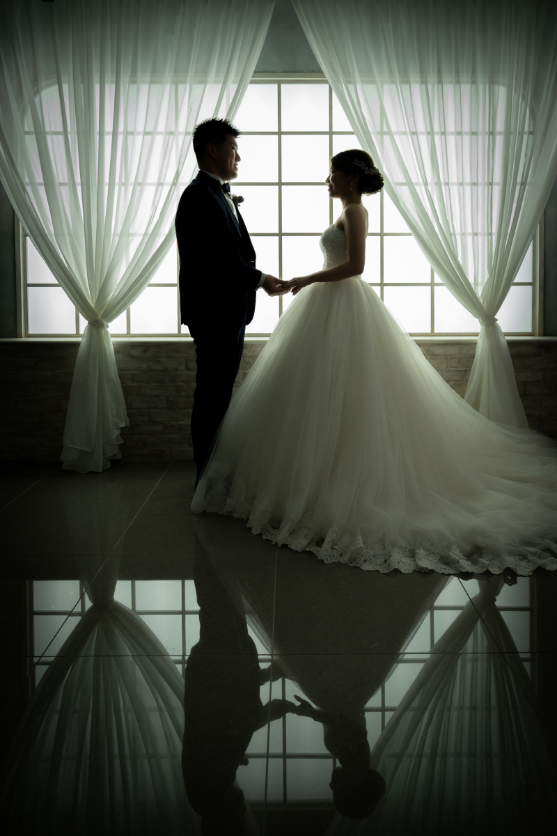 床に反射した影