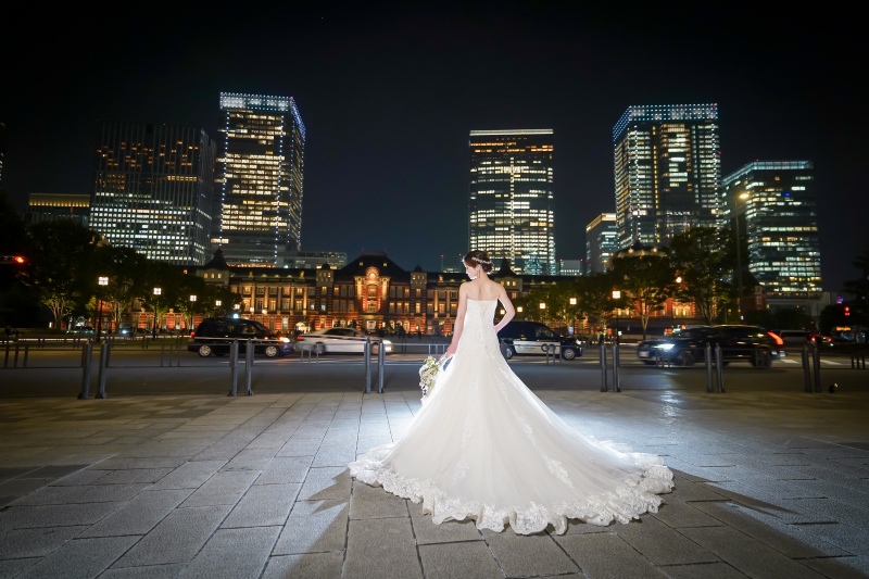 ドレスを広げてのソロショット♡