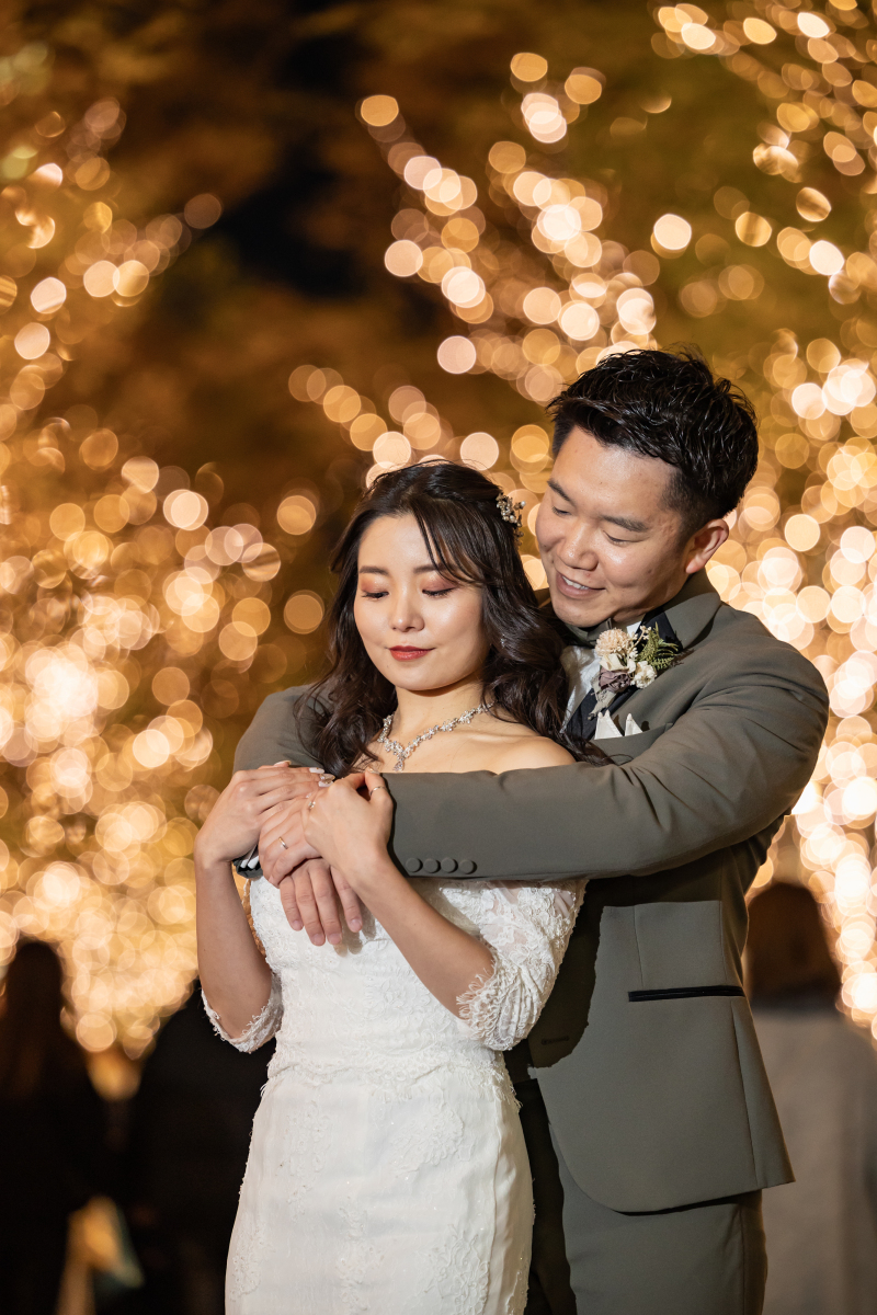 後ろからのハグ