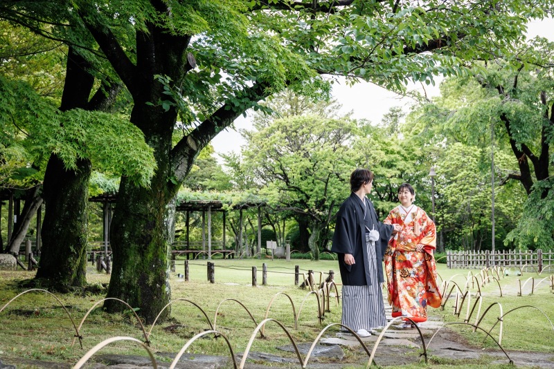 向き合うふたりに流れるしずけさ