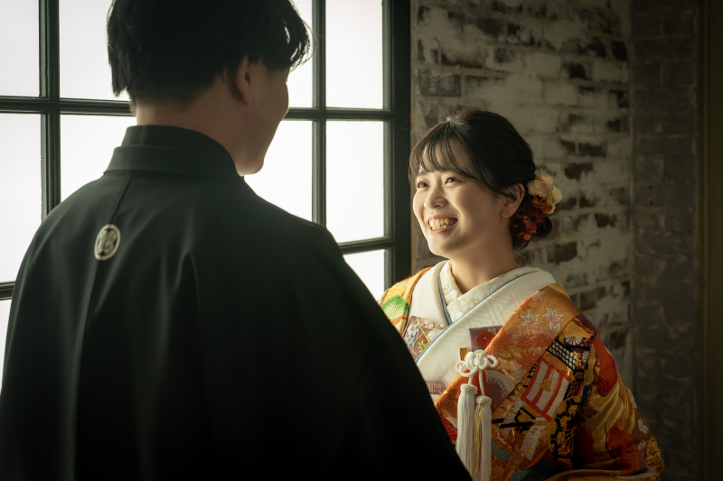 大きな窓から差し込む光で