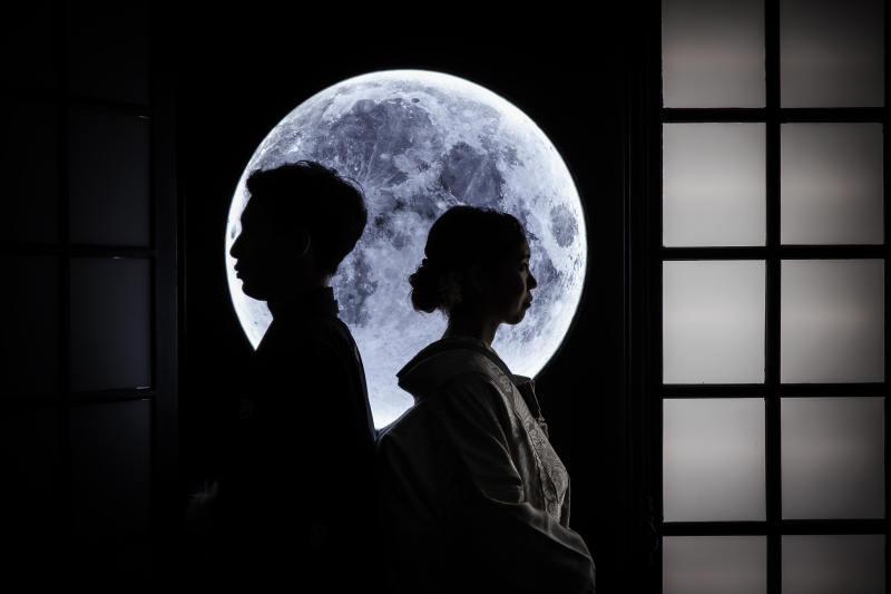 月とシルエット