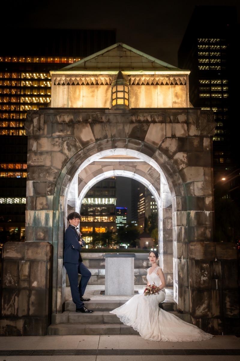 夜の古城でロマンチック