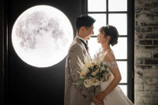 クラシックスタジオで叶える、上品でモダンな洋装フォト。期間限定の特別プラン