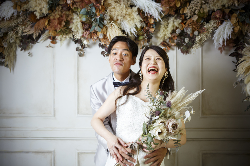 幸せ笑顔溢れる3人でのスタジオ撮影