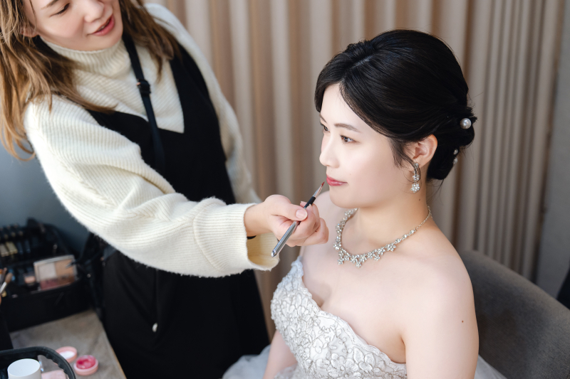 支度の静けさの中に凛と