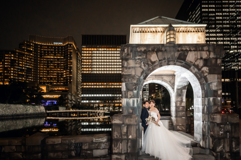 夜景に溶け込む落ち着いた存在