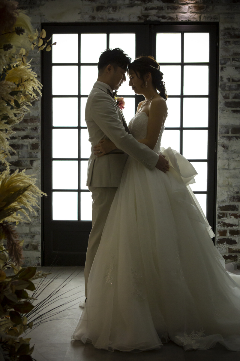 窓の明かりを利用したシルエットショット♪