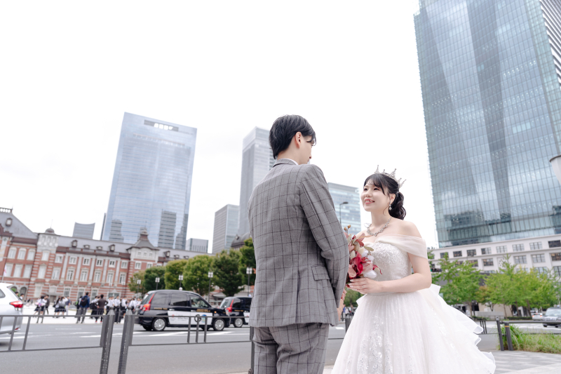 視線を交わし大切さを確かめる距離