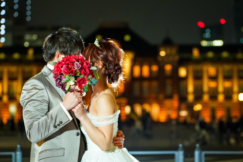 ブーケに隠れて