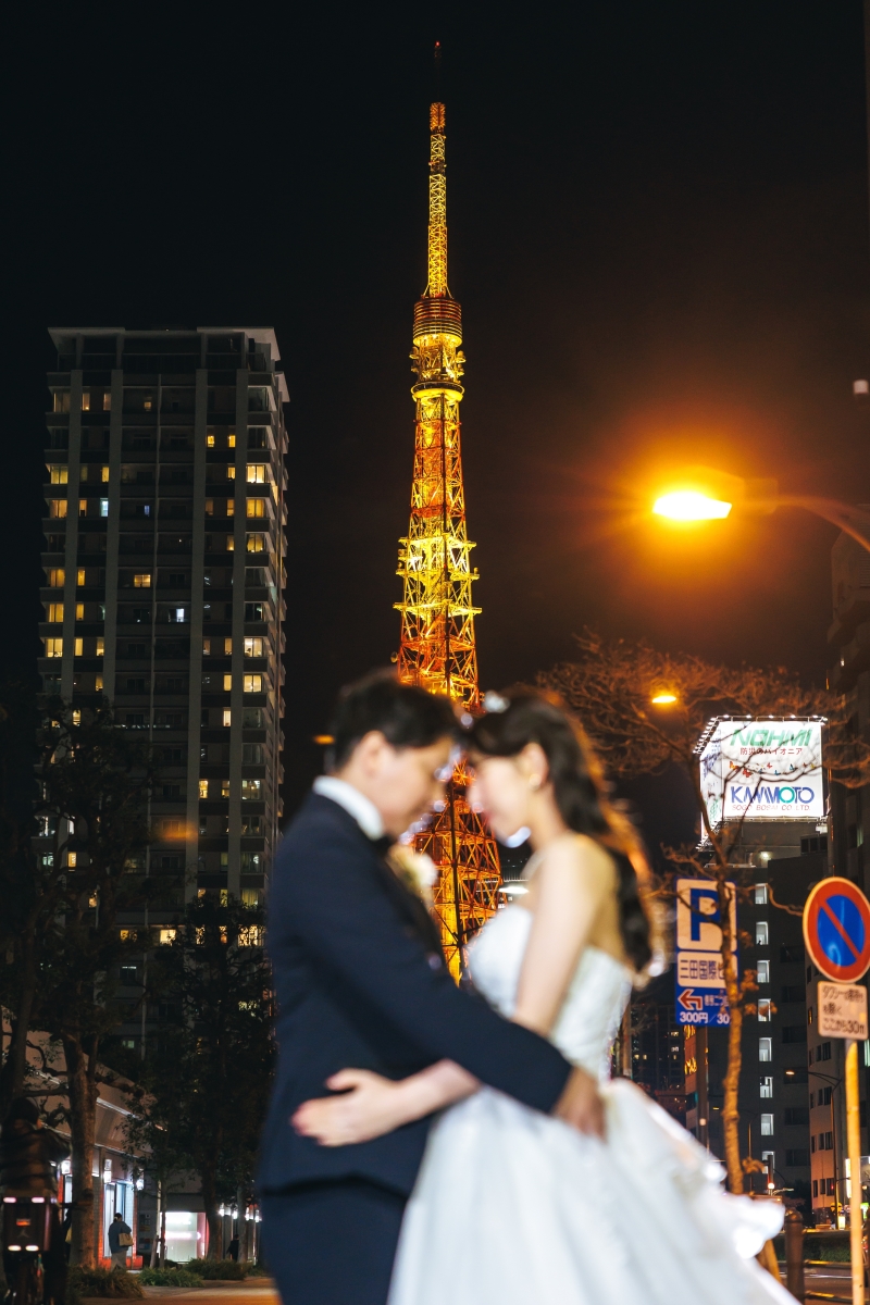 夜の街でそっと抱き合ったほっこりな時間