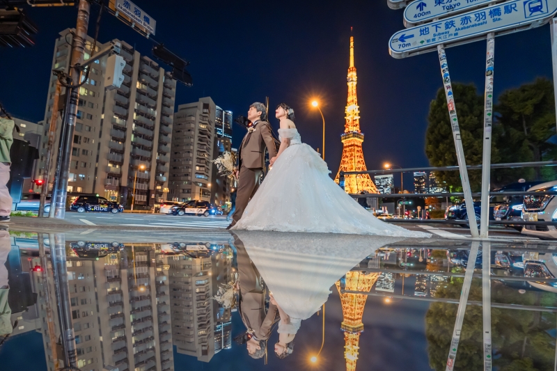 リフレクションに東京タワーが重なる