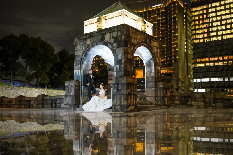 水面にひらくアーチのきらめき