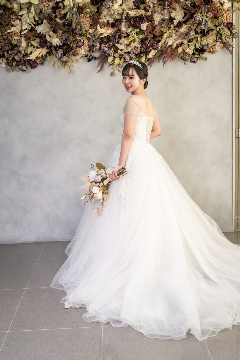 ドライフラワー前でトレーンとブーケのソロ