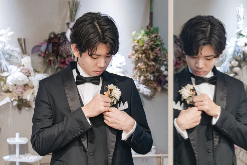 胸元の小花をそっと整える新郎様