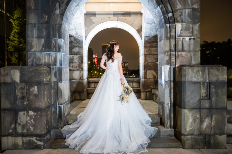 トレーンが後方へ広がる配置